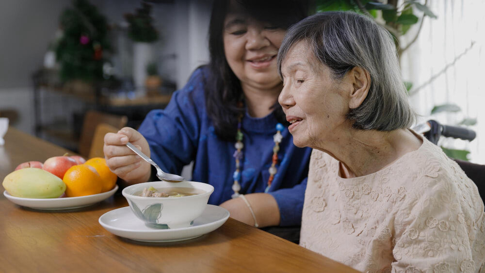 feeding elderly patient with dementia
